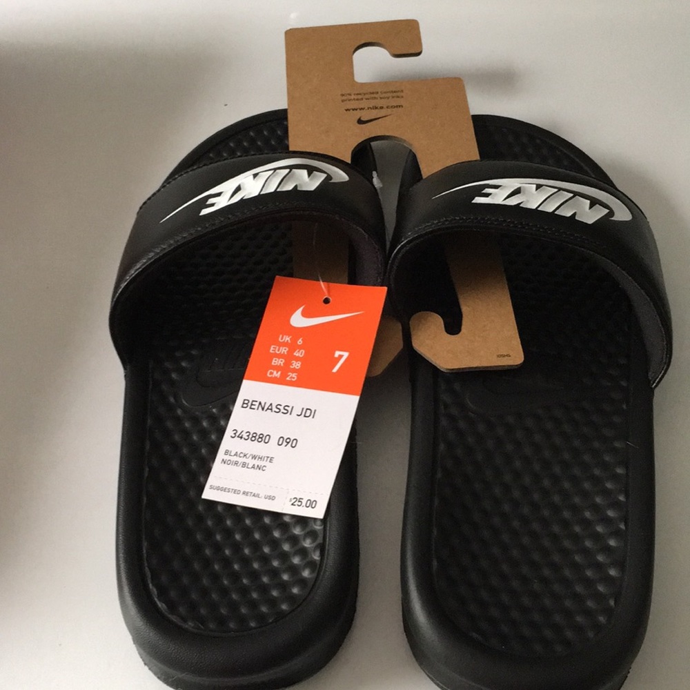Nike Benassi Slides